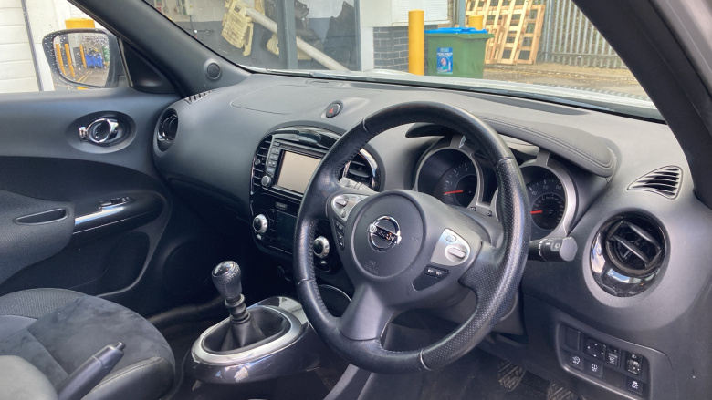 Nissan Juke 1.2 DiG-T N-Connecta 5dr Petrol Hatchback
